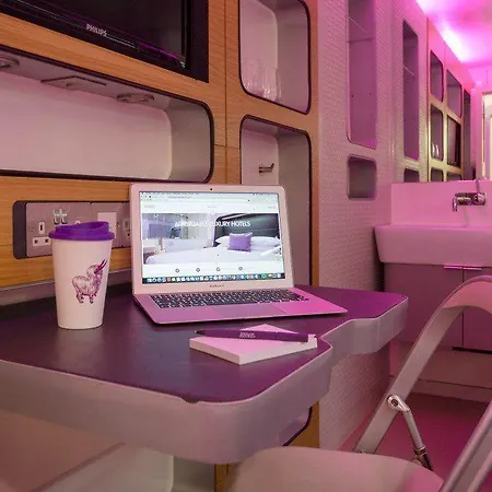 Yotelair Amsterdam Schiphol Transit Hotell